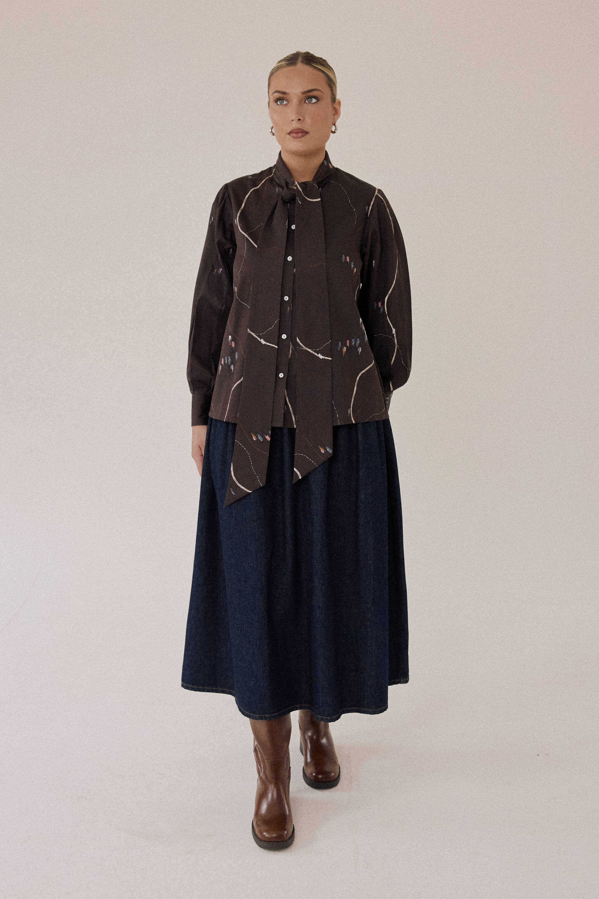 The Essay Bow Shirt – Walking Figures