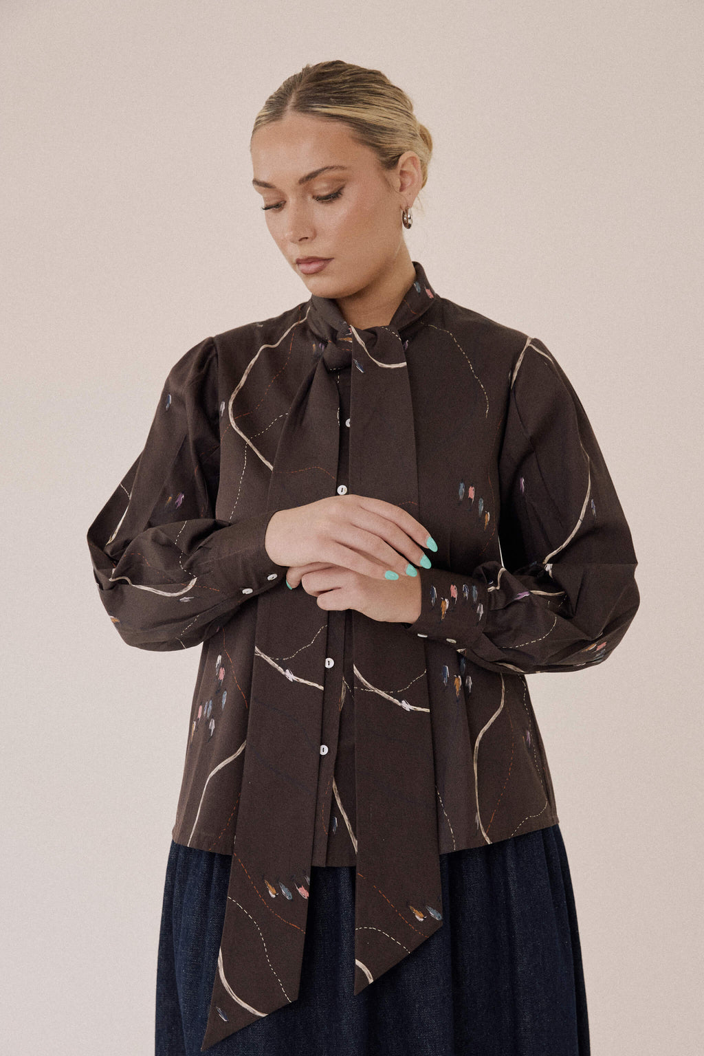 The Essay Bow Shirt – Walking Figures
