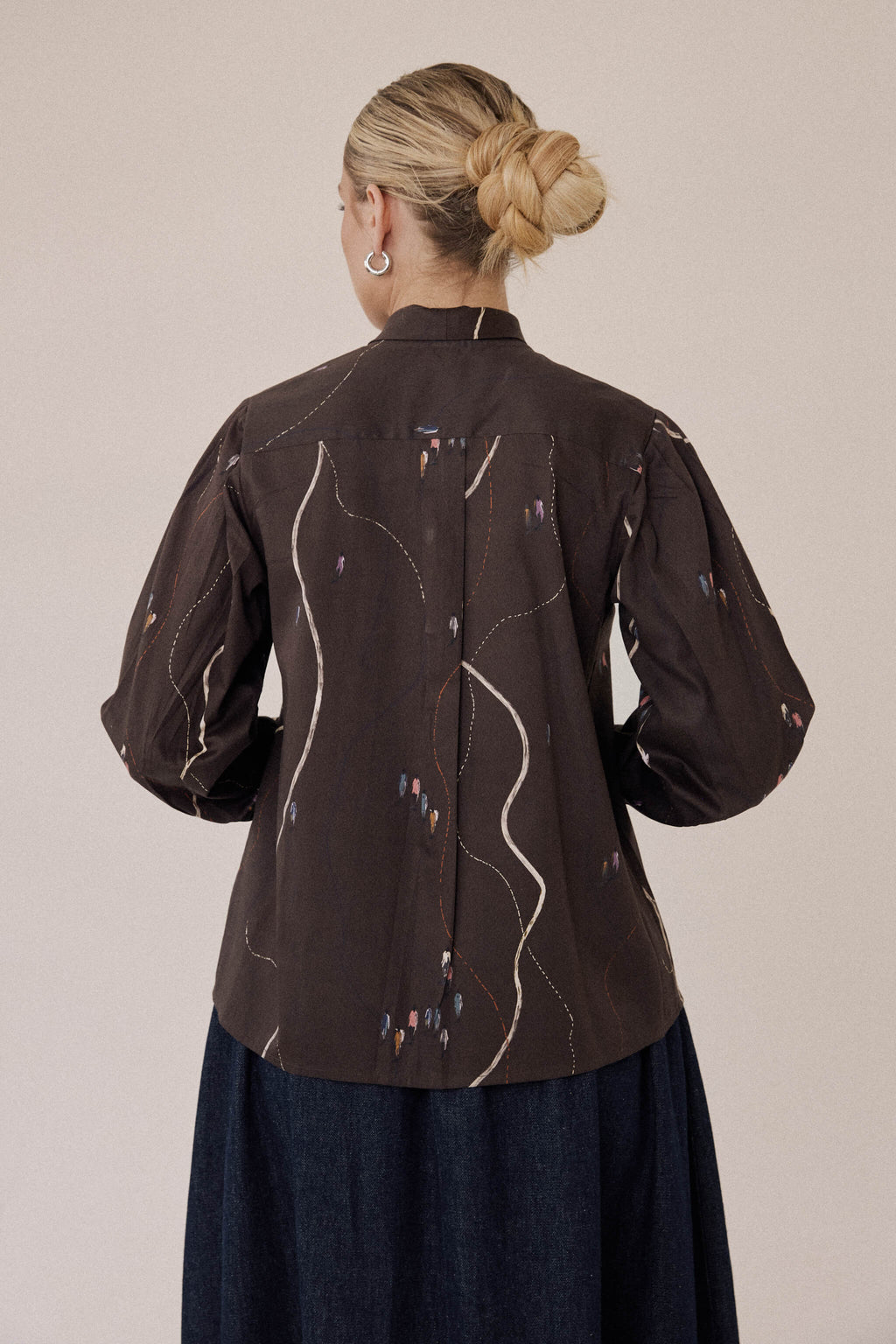 The Essay Bow Shirt – Walking Figures