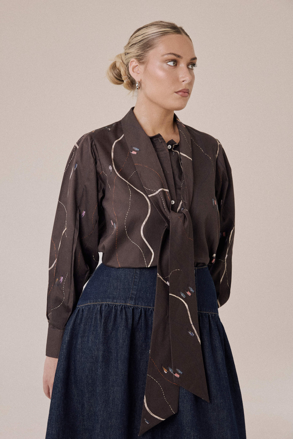 The Essay Bow Shirt – Walking Figures